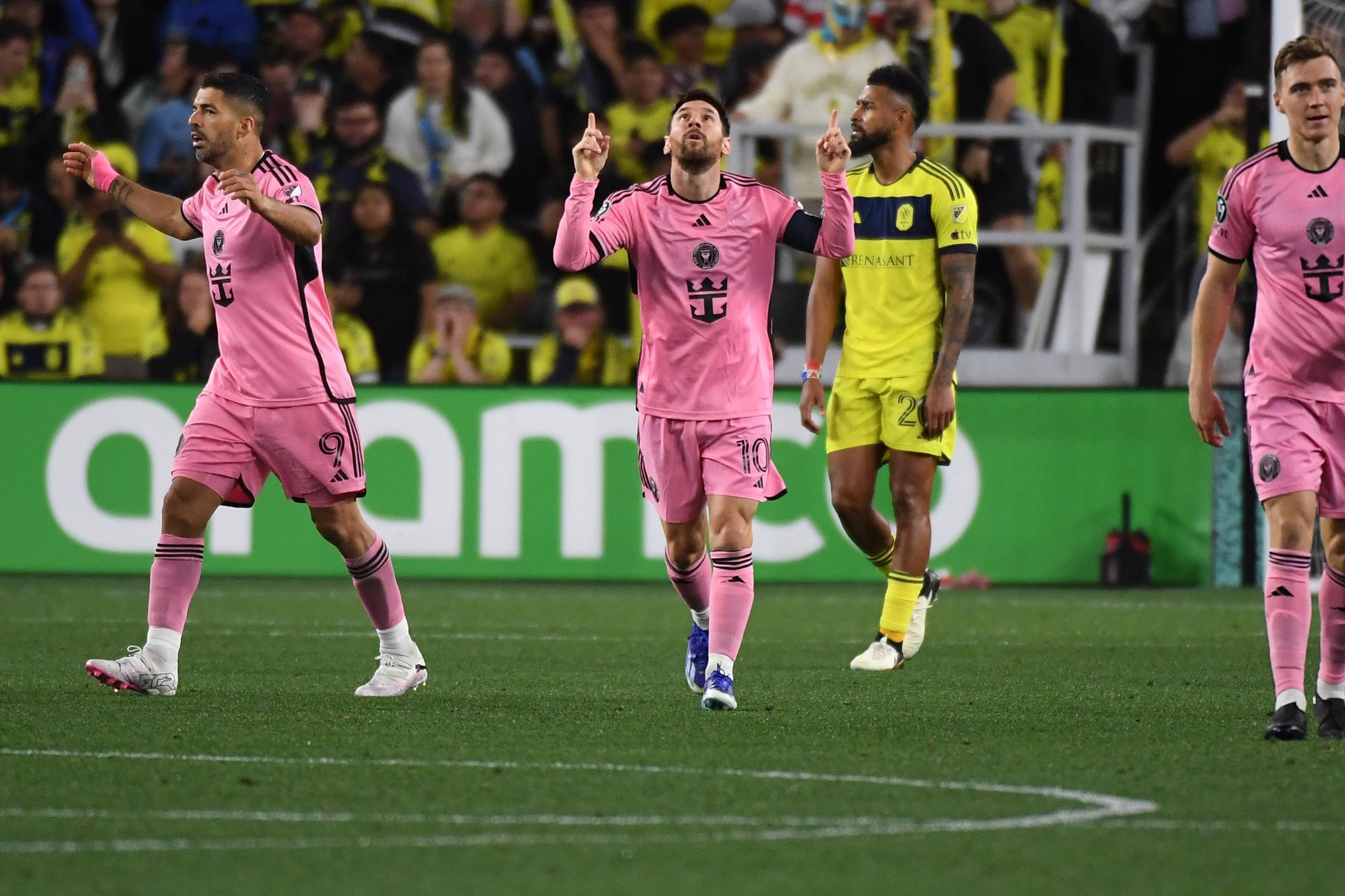 包含梅西迎来五赛季出色发挥，瑞士队观众热烈欢呼！的词条