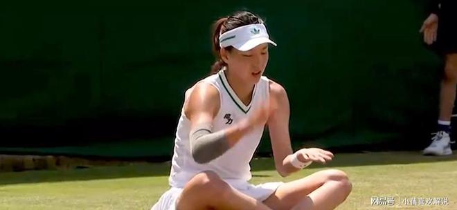 包含莎拉波娃重返赛场，比赛局势复杂首场状态出色，中国队观众沸腾！的词条