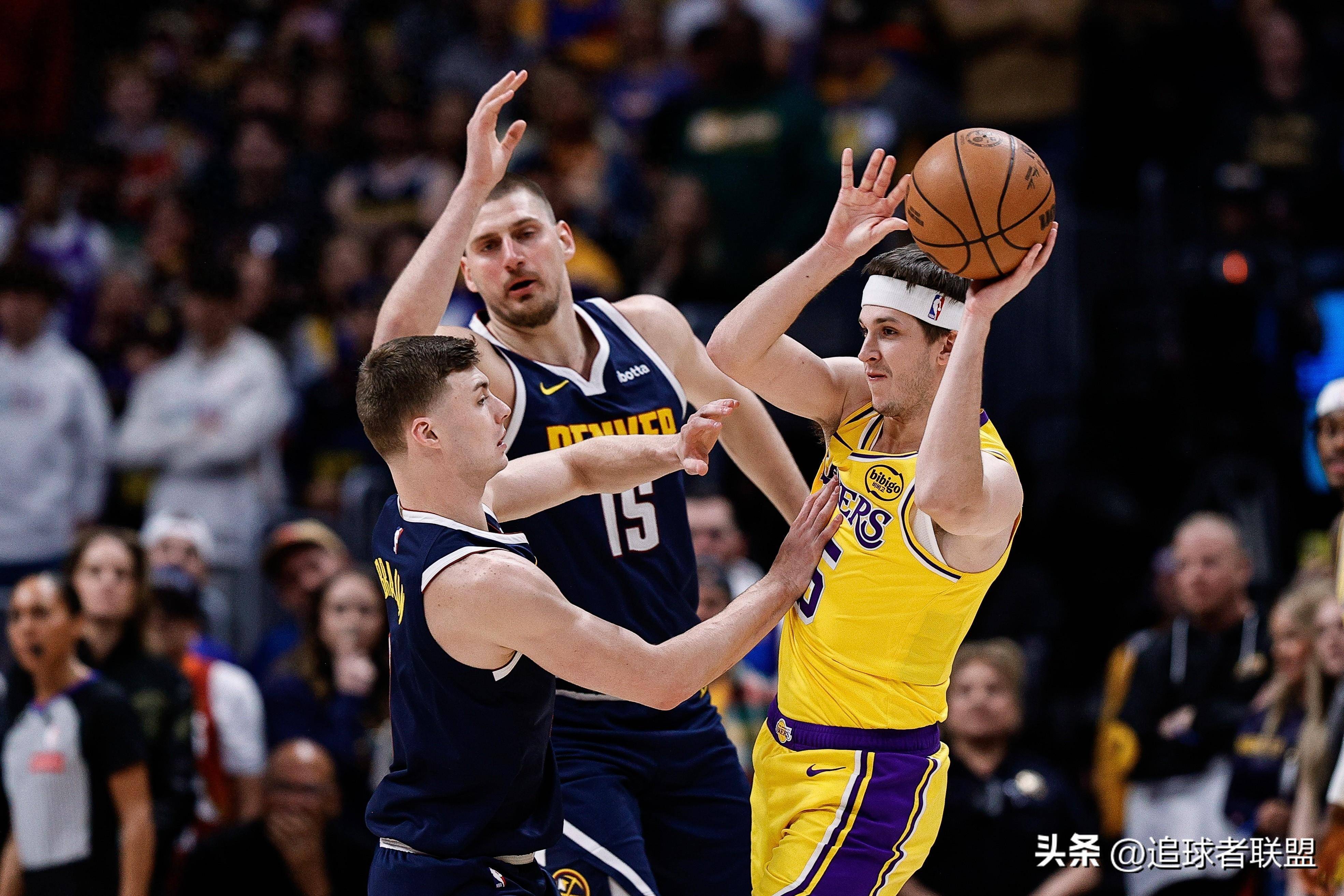 穆雷重要时刻战术调整，湖人带队取胜！